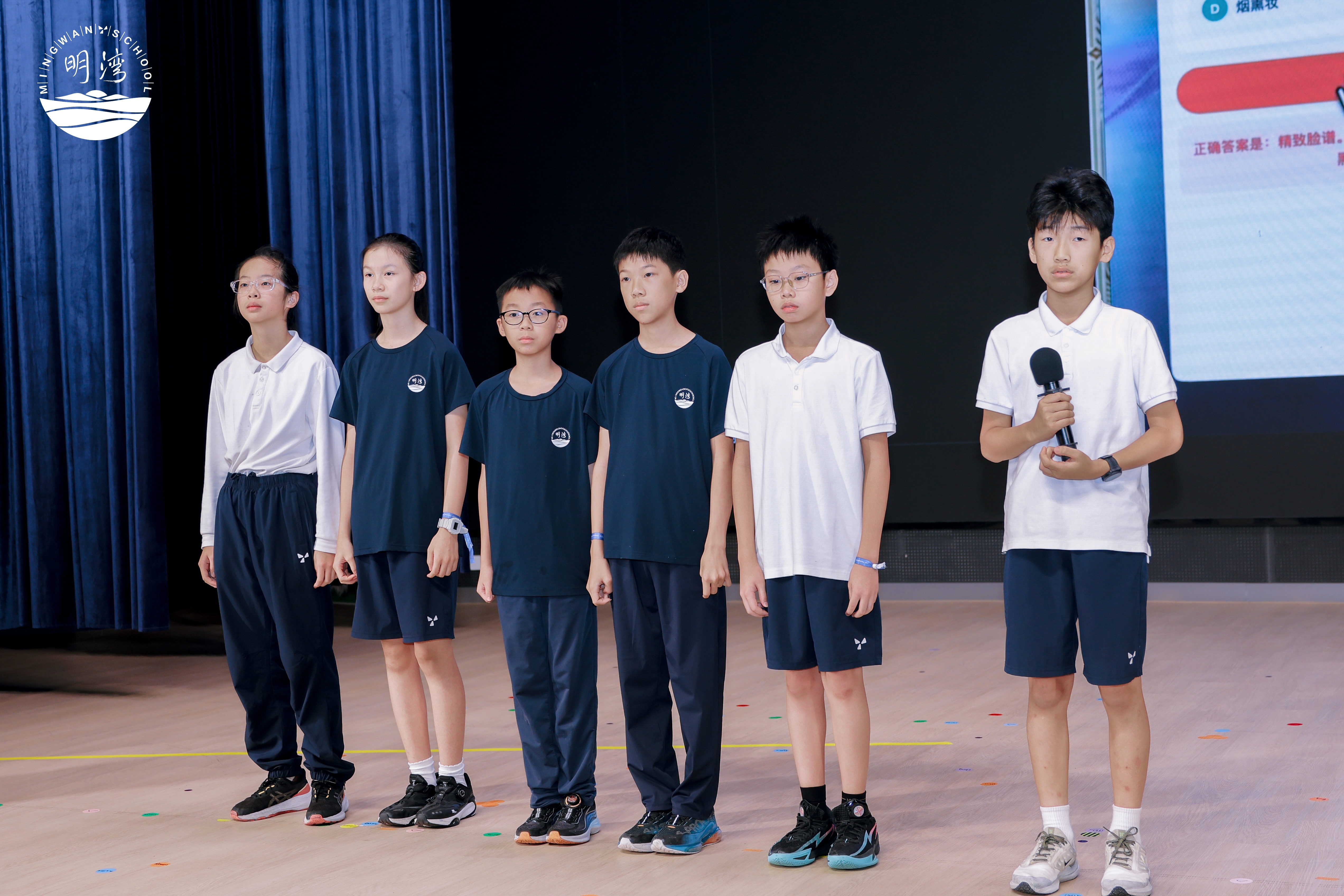 The team presents together on pitch day